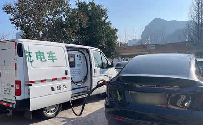 威信汽车搭电